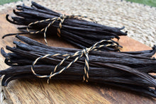 Load image into Gallery viewer, Bourbon vanilla pods matured 16 to 18 cm - premium quality large size
